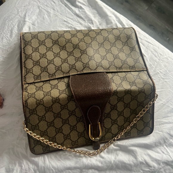 AUTHENTIC LARGE GUCCI CLUTCH WITH CHAIN STRAP - Picture 4 of 16